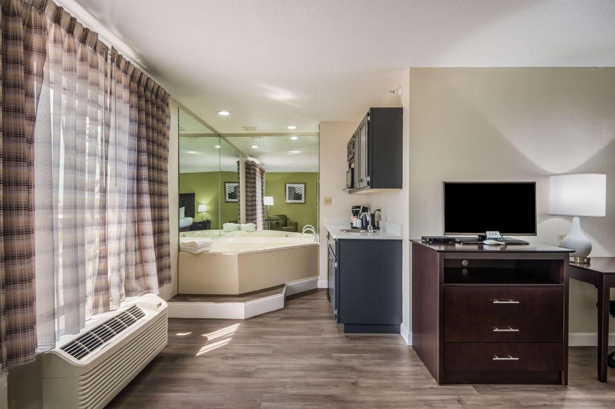 Quality Inn & Suites Quincy - Downtown Dış mekan fotoğraf